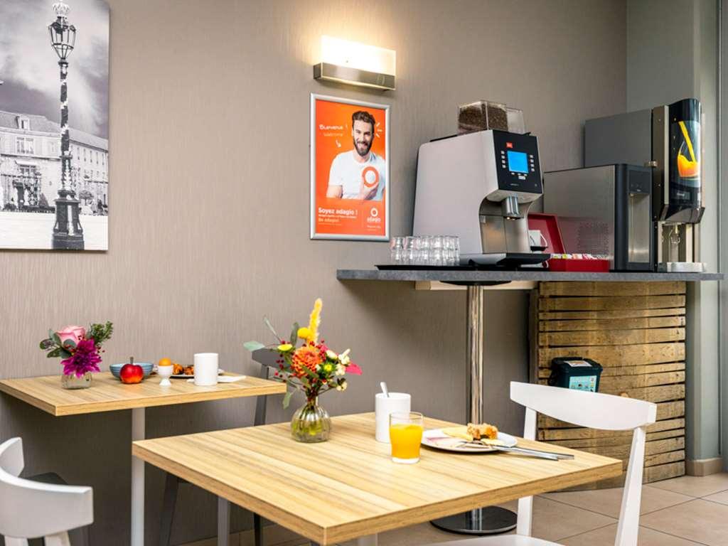Adagio Access Centre 3*
