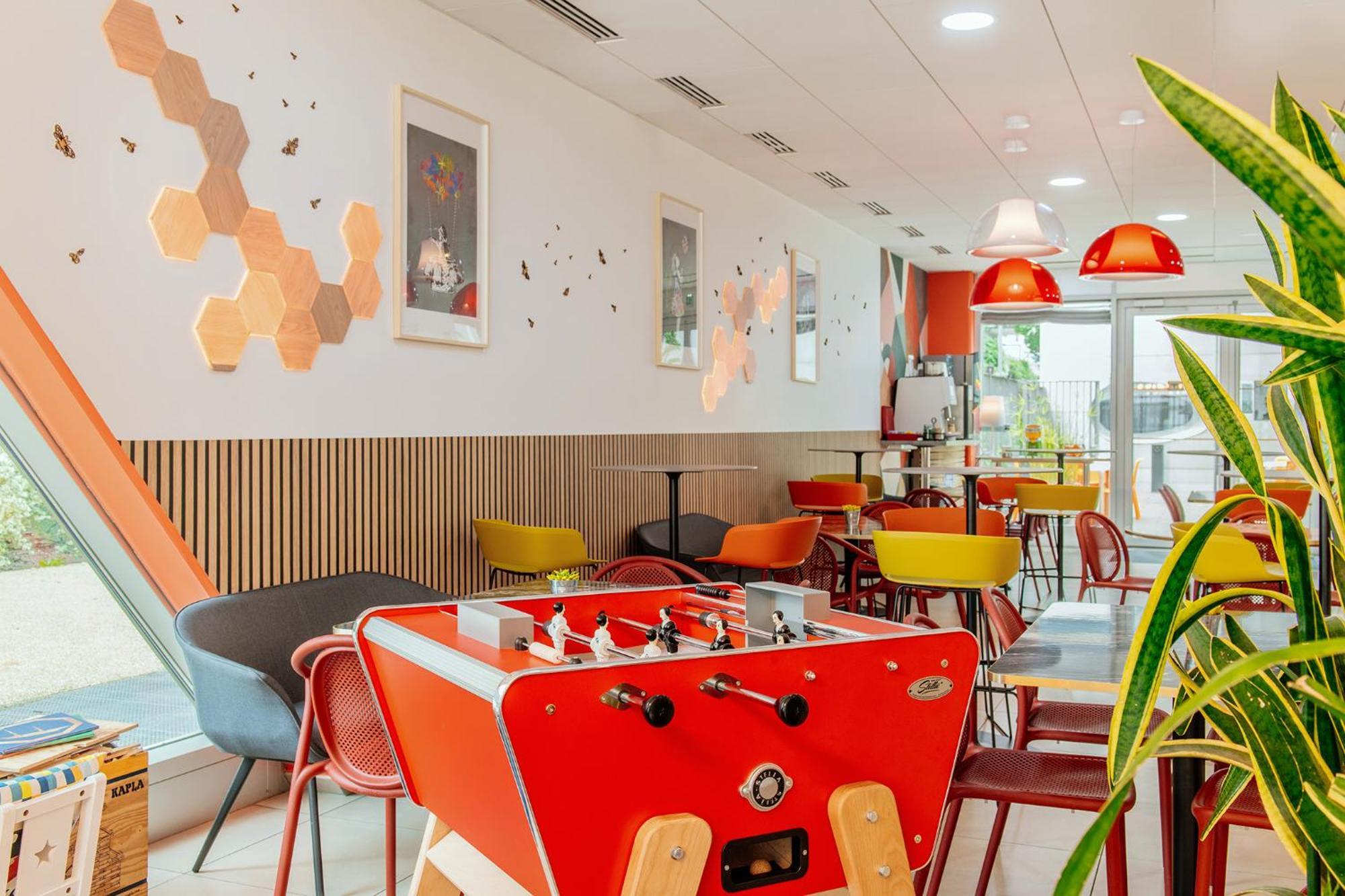 Adagio Access Centre 3*