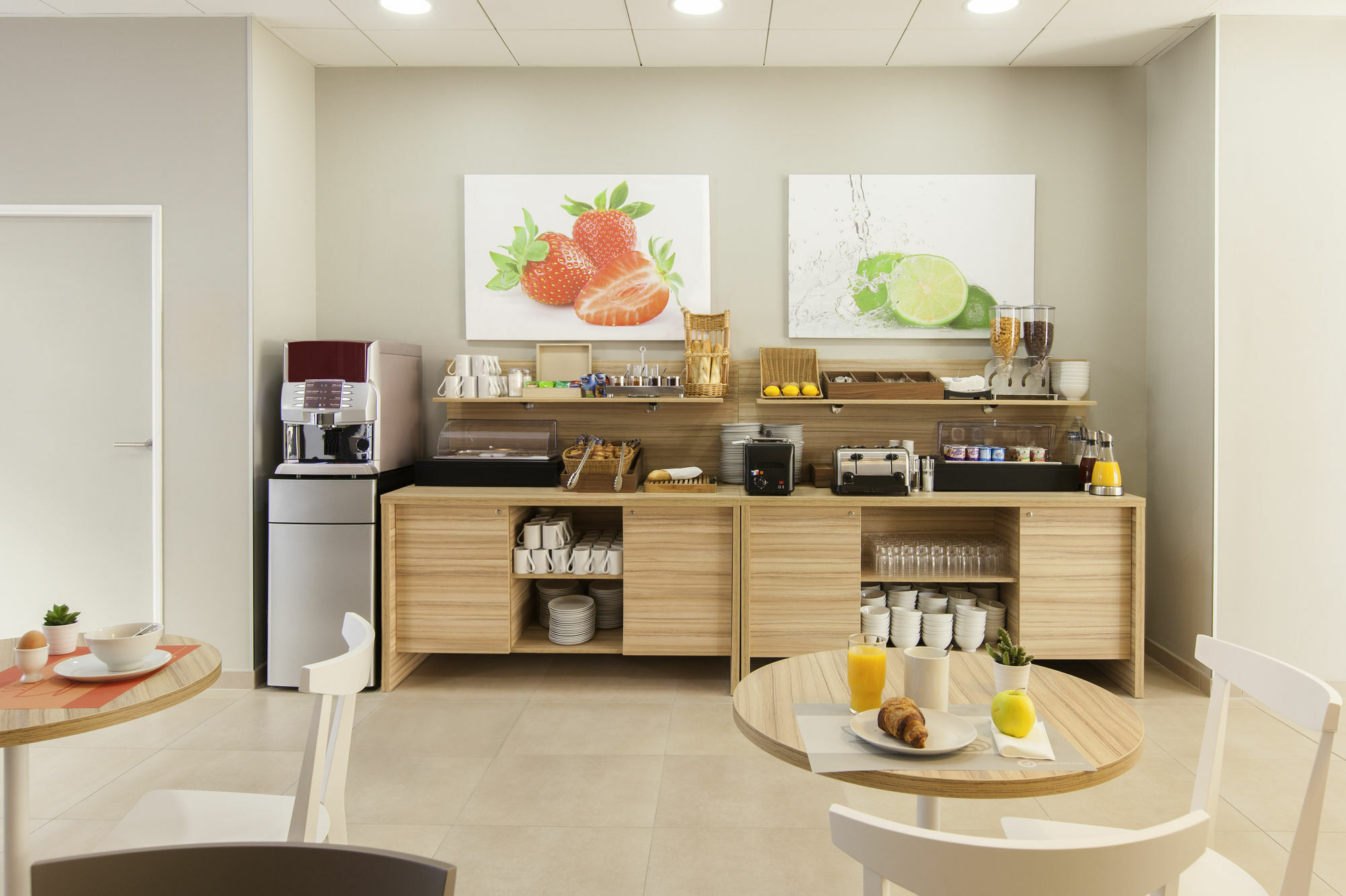 Adagio Access Centre 3*